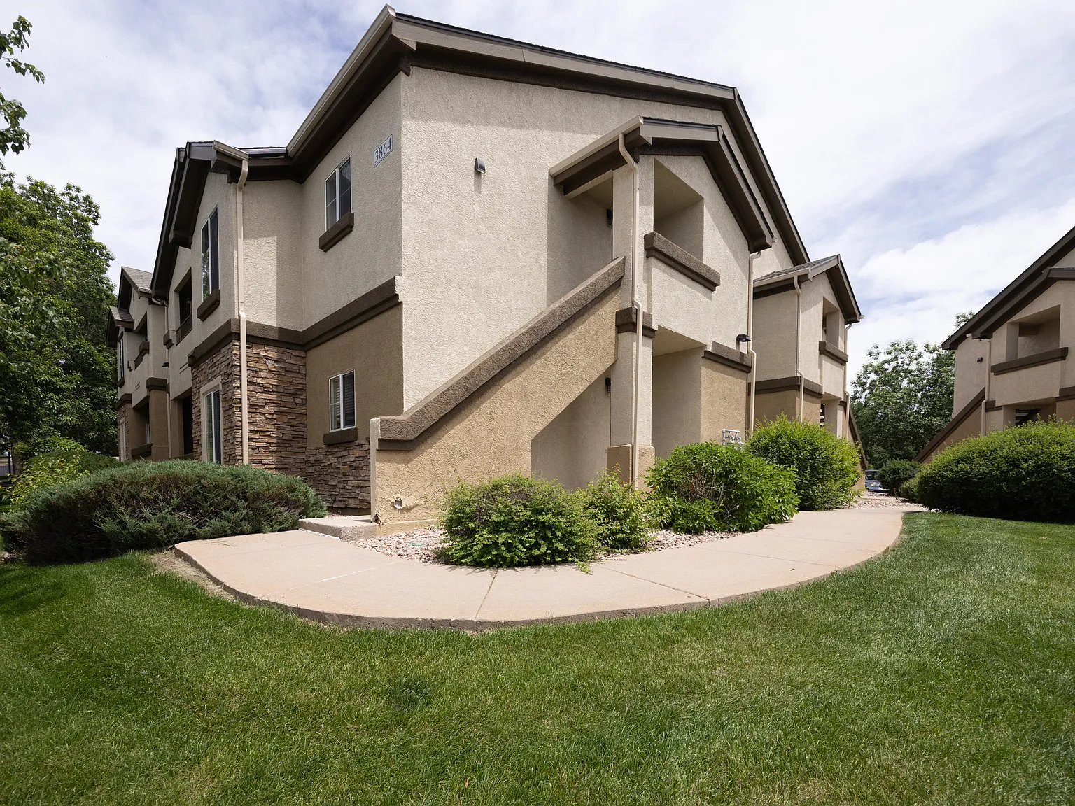 2 bed, 1149 sqft, $1,680 — Photo 2