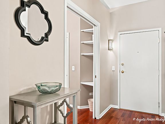 5th image of 900 Lee St Unit 201