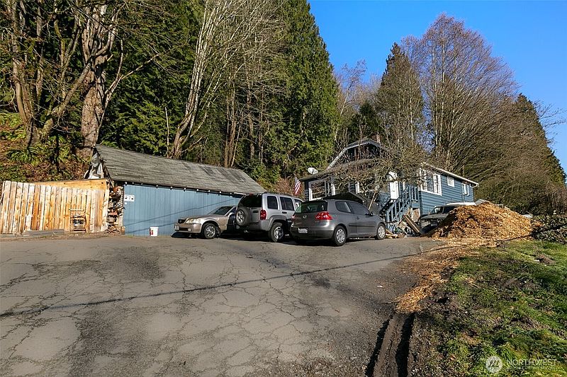 2nd image of 8109 Avondale Way NE
