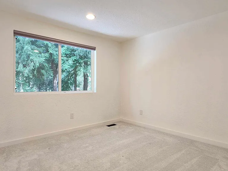 2417 Sahalee Dr W — Photo 21
