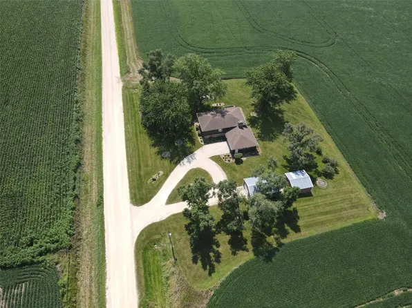 2425 150th Ave, Manchester, IA 52057