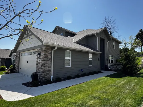 3607 Hawthorn Hill DRIVE #2, Waukesha, WI 53188