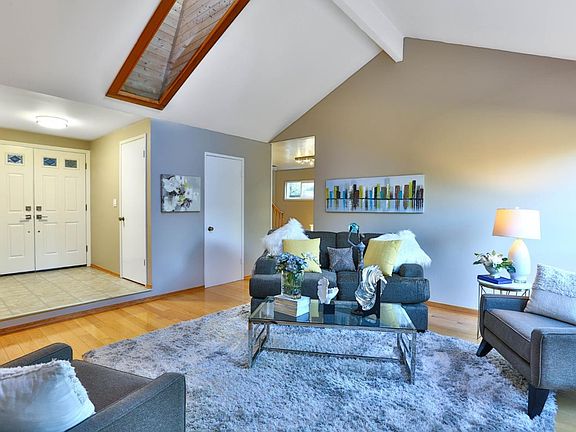 5th image of 327 Curie Dr