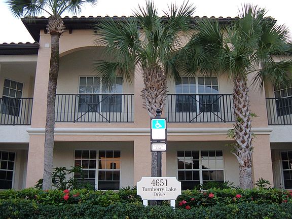 Great Curb Appeal.