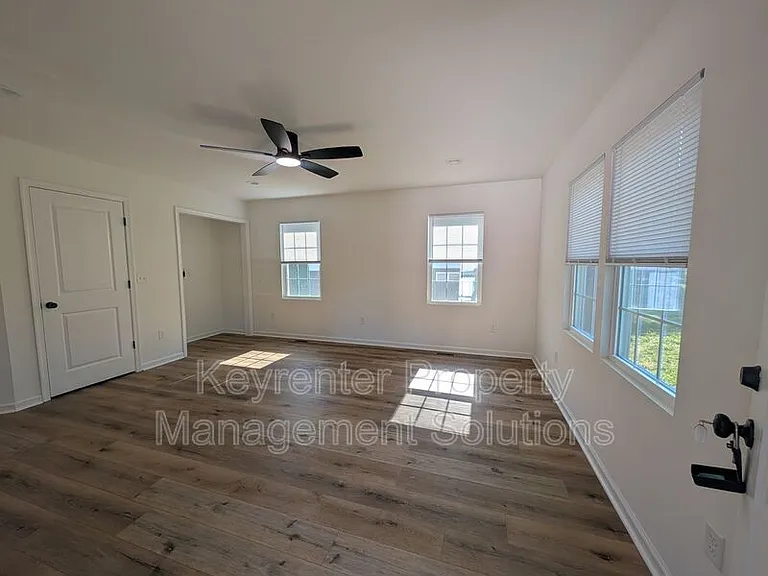 55 Breezewood Dr — Photo 6
