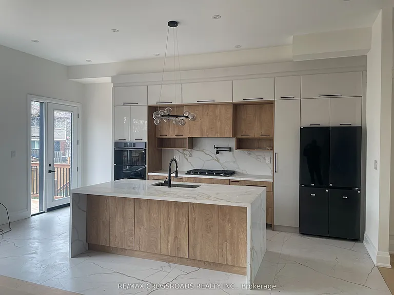 790 Midland Ave #B — Photo 8
