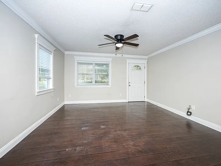 20608 Scarborough Rd — Photo 12