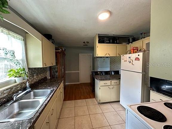 2nd image of 1800 N Allendale Ave