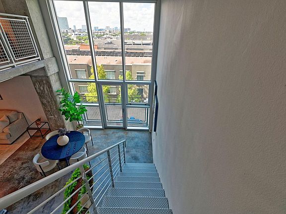 5th image of 2000 Bagby St APT 7423