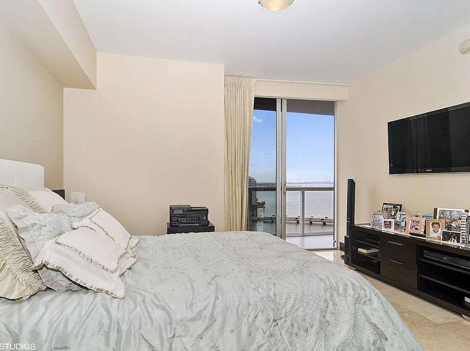 1st image of 460 NE 28th St APT 808