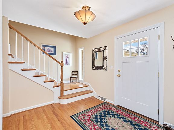 5th image of 506 E Knob Hill Dr