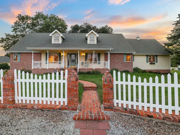 3100 S Southern Hills Dr, Hastings, NE 68901