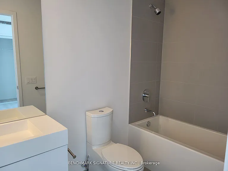 33 Helendale Ave #2903 — Photo 10