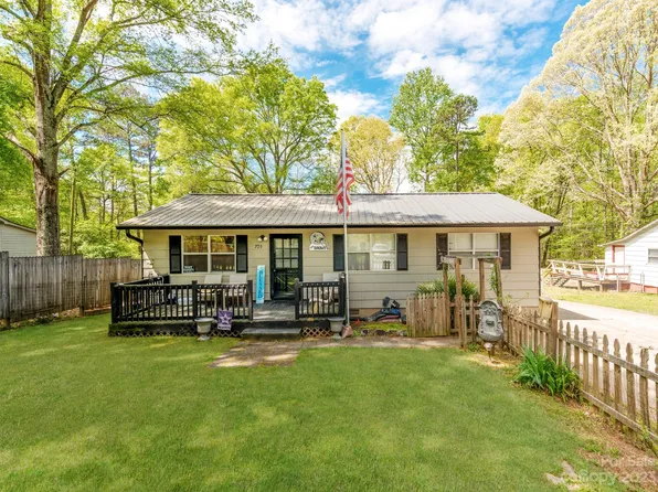 703 North Dr, Cherryville, NC 28021
