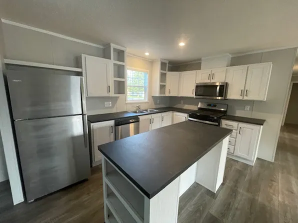 73 Ashley Cir, Swartz Creek, MI