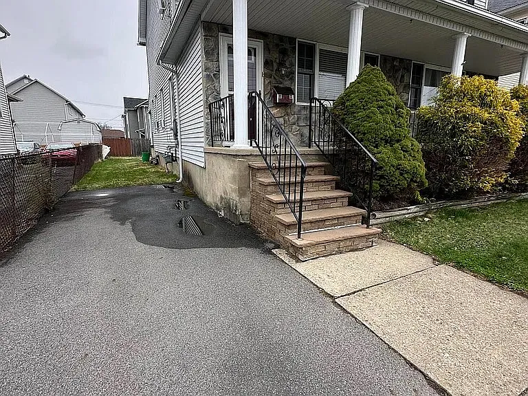 2 bed, 1300 sqft, $1,350 — Photo 1