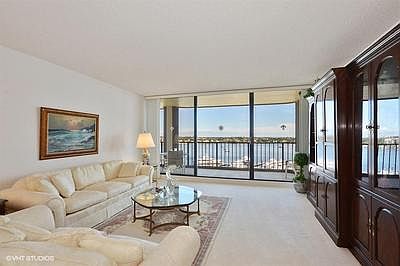136LakeshoreDrive1112_Low-Res_1