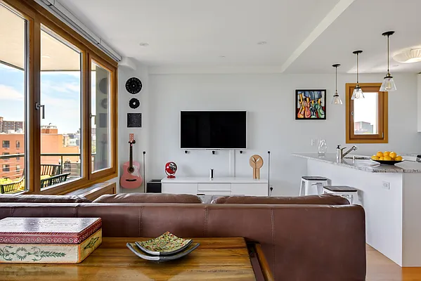 Sold by Compass | media 18