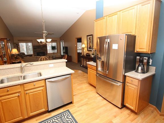 Open kitchen caters to perfect entertaining!
