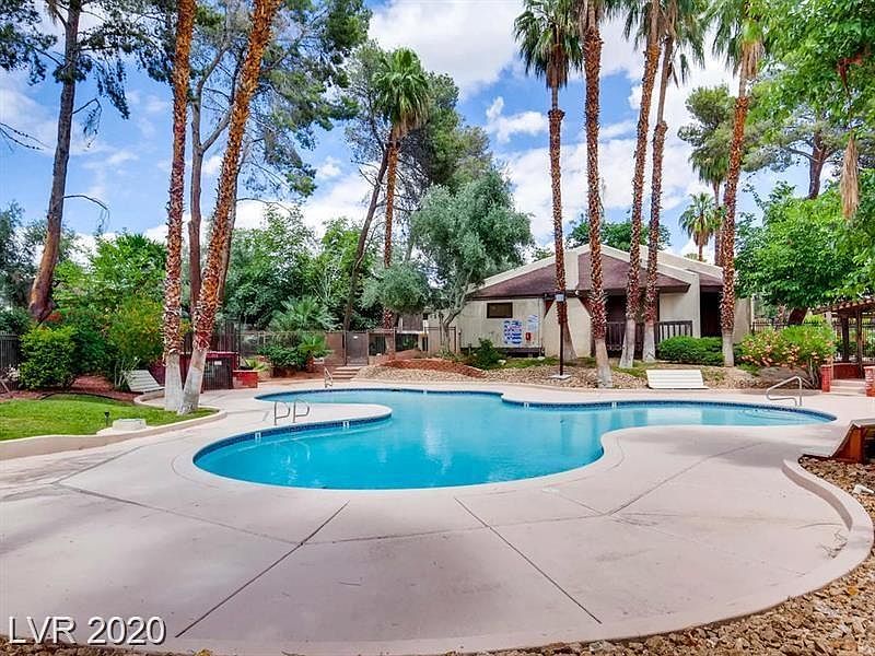1st image of 526 Delfern Ln