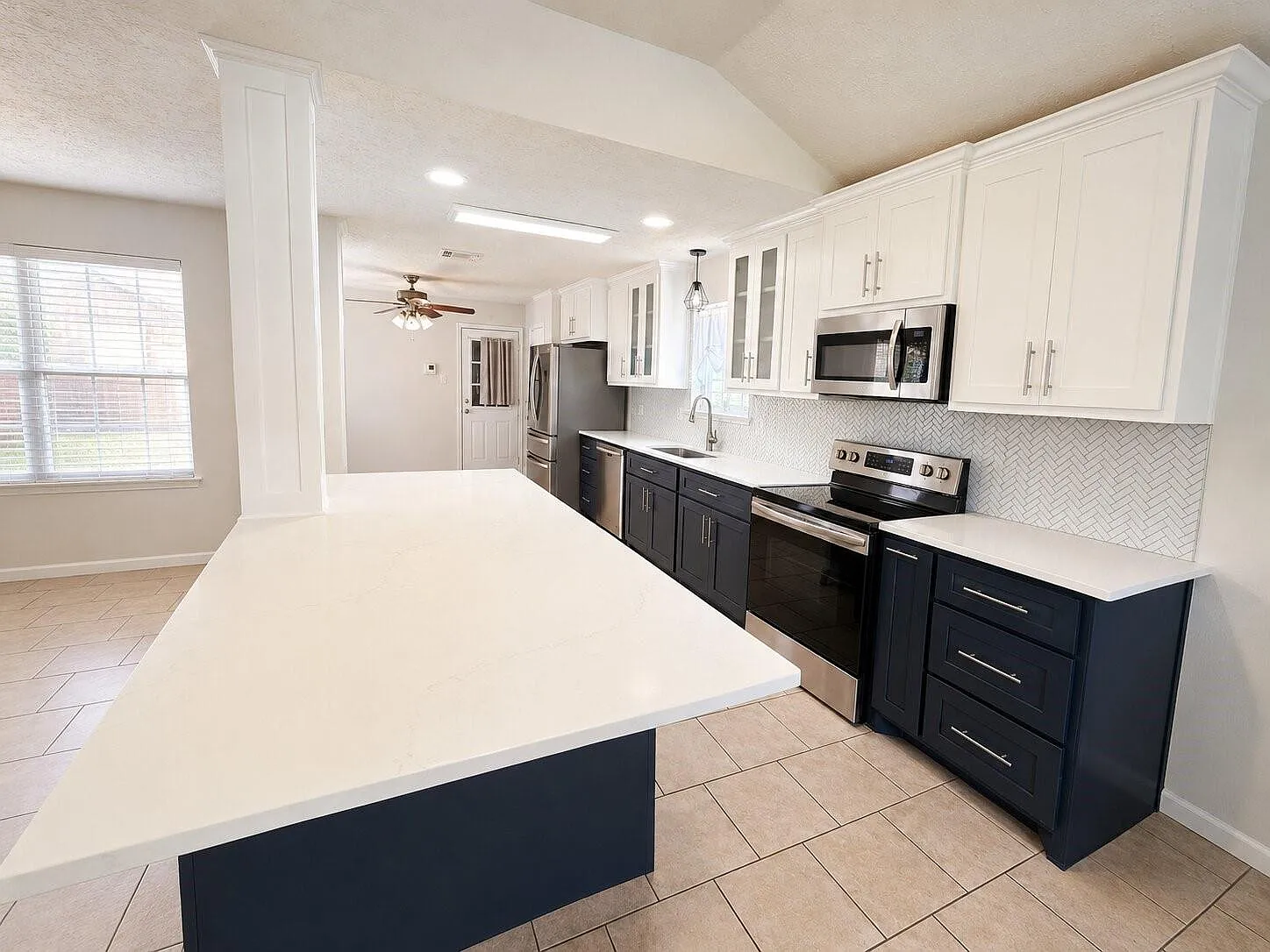 3 bed, 2.0 bath, 1561 sqft, $2,100 — Photo 2