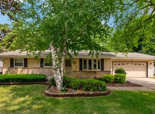 1001 Cherrywood Cir, West Bend, WI 53090