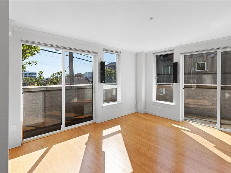 1420 E Pine St #E202 — Photo 3
