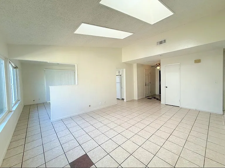 455 Columbia Ave — Photo 3