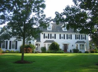 714 W Haddonstone Pl, Mequon, WI 53092