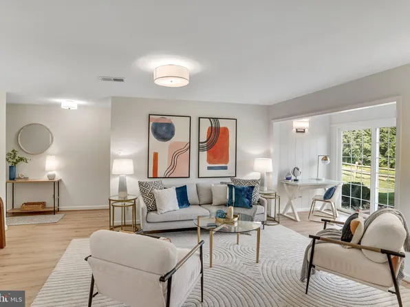 12100 Green Leaf Ct APT 102, Fairfax, VA 22033
