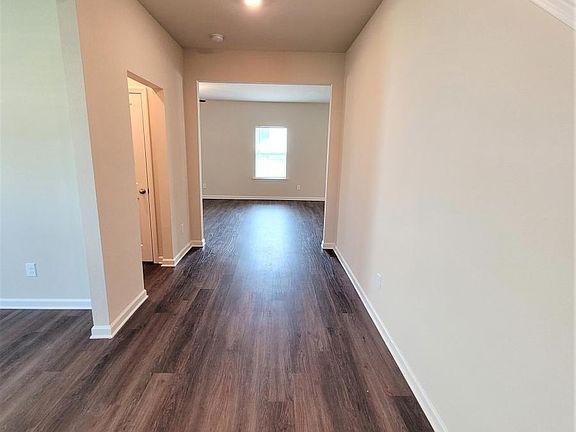 2nd image of 104 Innis Brook Cir