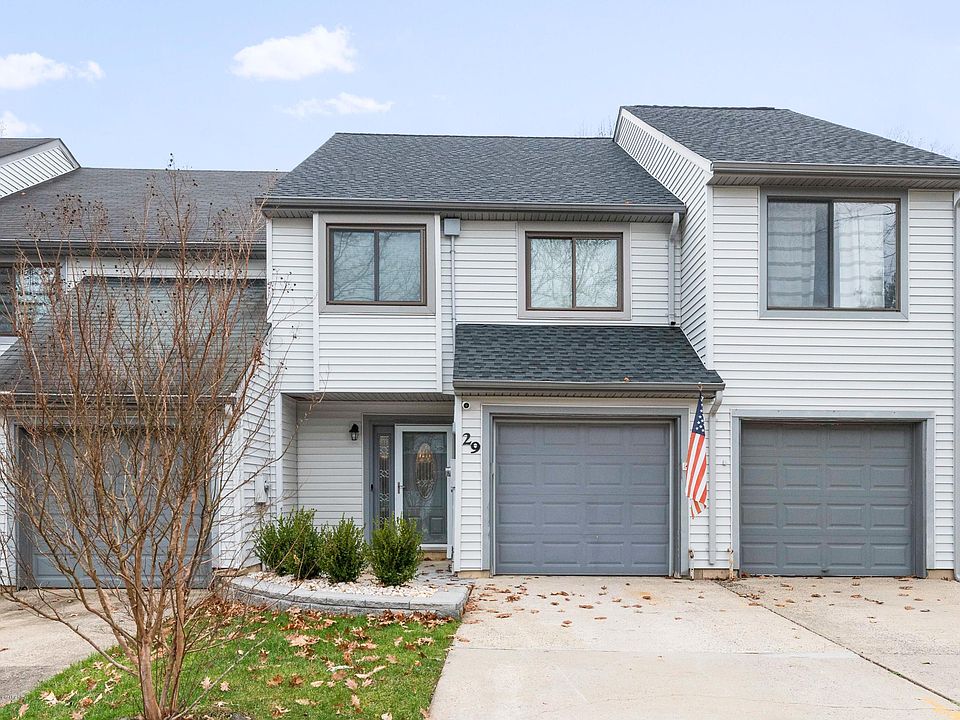 1st image of 29 Lexington Cir