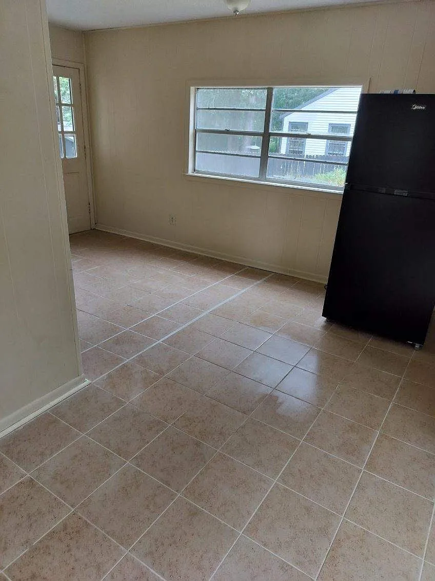 3 bed, 1128 sqft, $995 — Photo 3