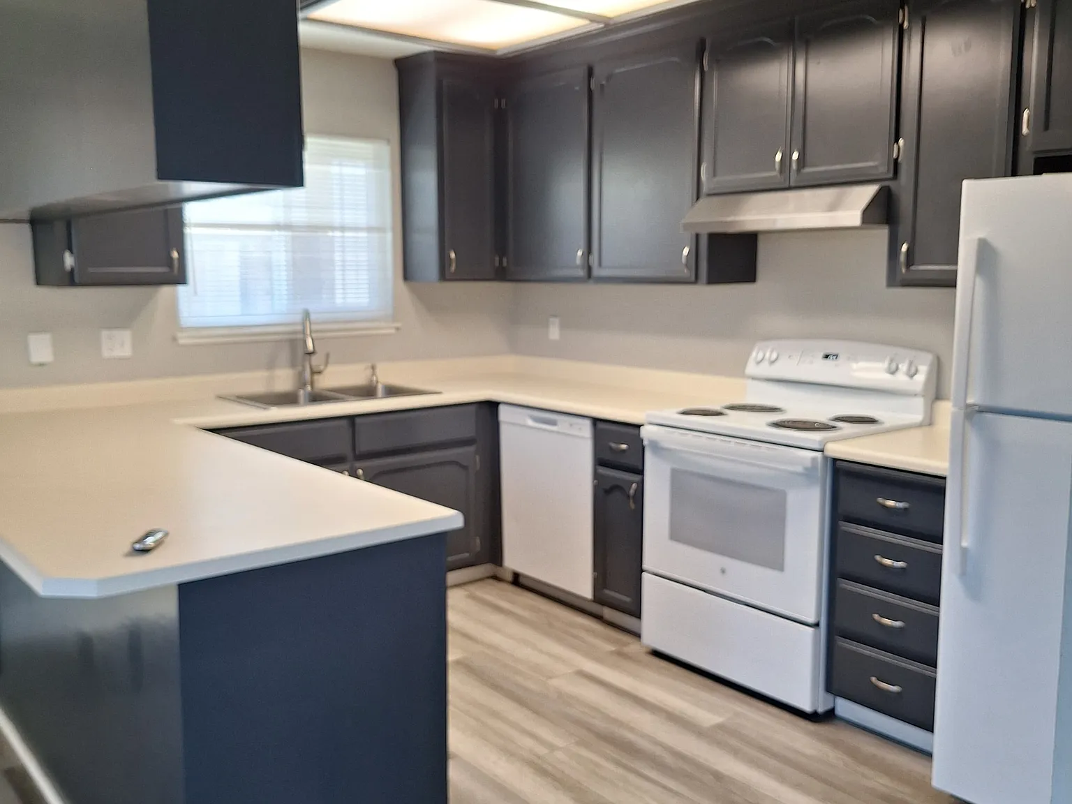 2 bed, 1.5 bath, 1000 sqft, $2,350 — Photo 2