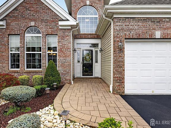 3rd image of 228 Diamond Spring Dr