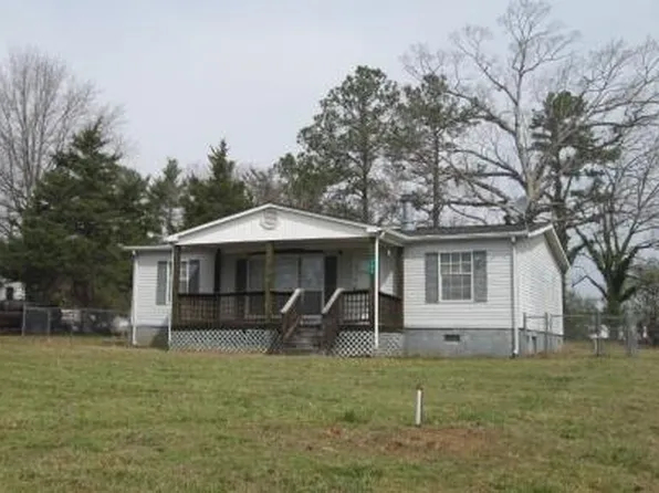 708 Henry St, Gretna, VA 24557
