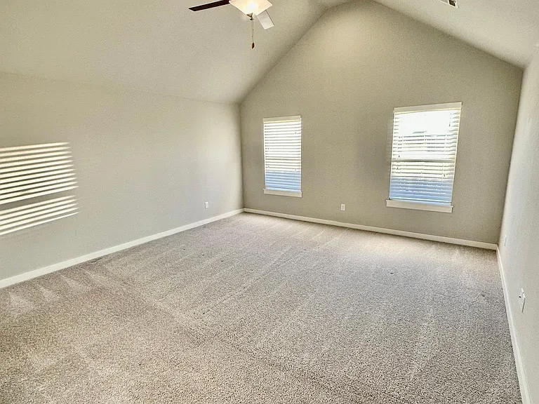 18537 Haslemere Ln — Photo 32