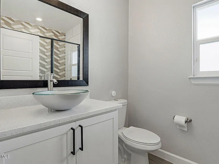 13082 Oakhampton Ave — Photo 6
