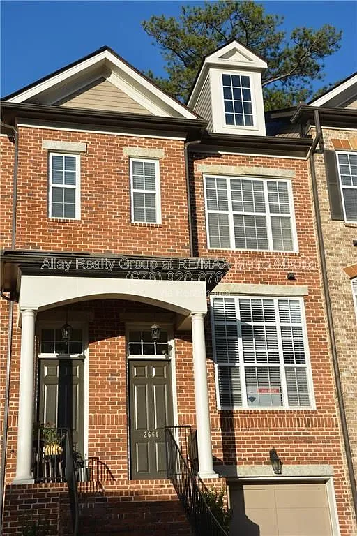 3 bed, 3.5 bath, 2302 sqft, $3,300 — Photo 1