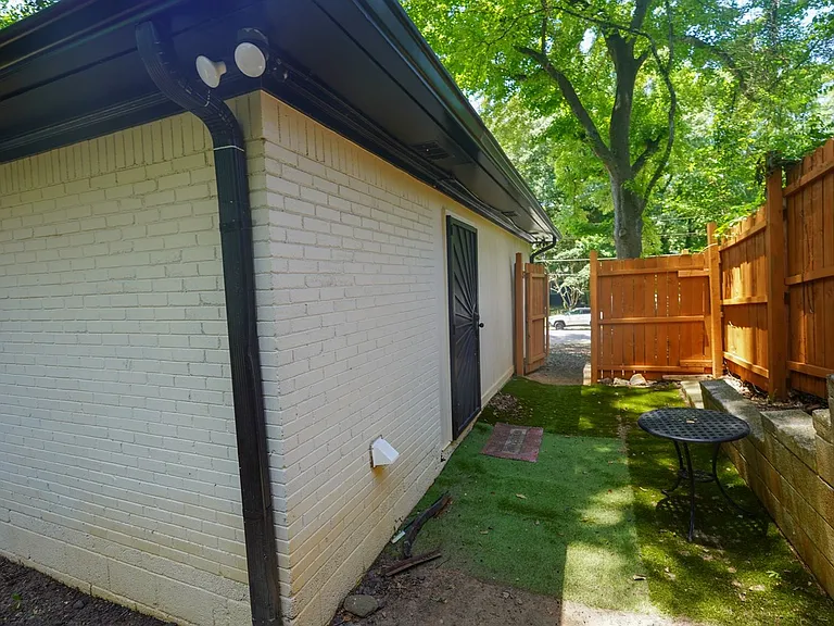 1090 Indale Pl SW — Photo 22