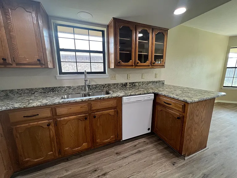 1653 Parkview Dr — Photo 10