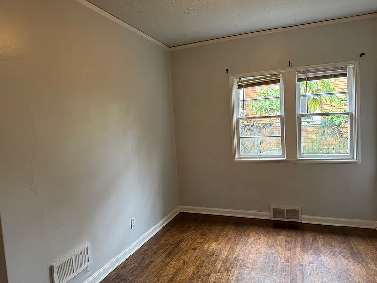 1504 N Jarrett St — Photo 6