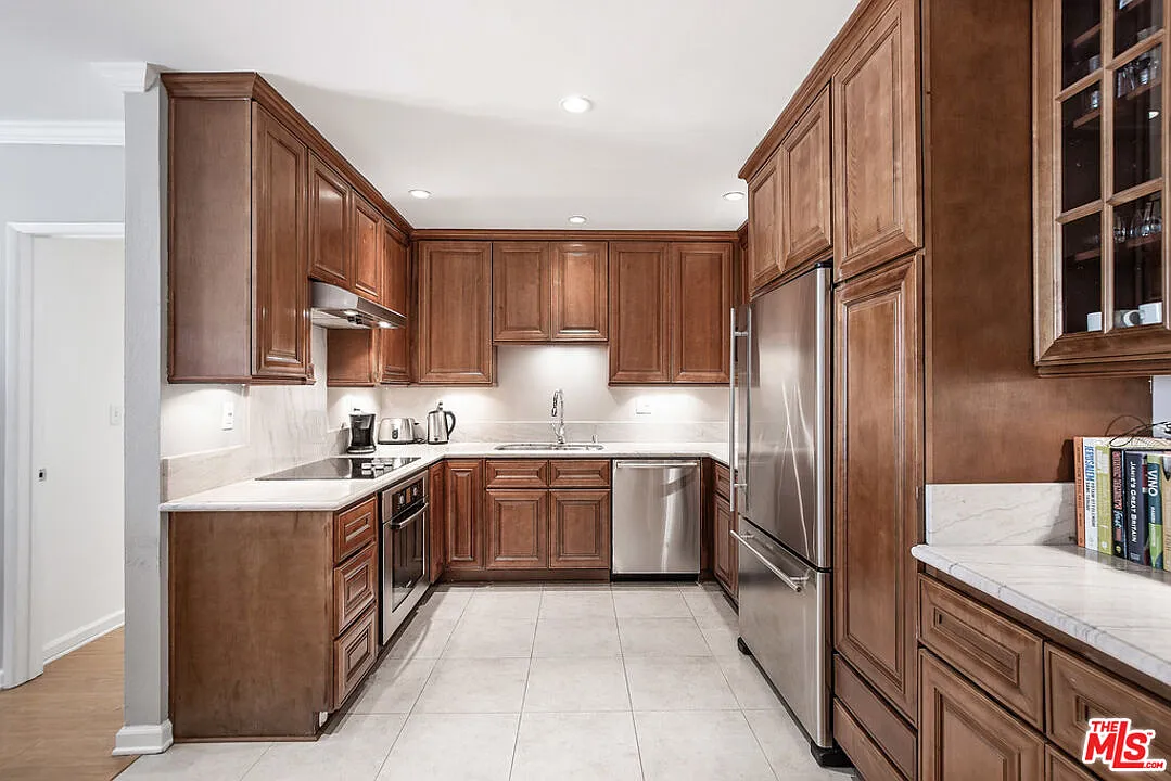 2 bed, 2.0 bath, 1131 sqft, $3,750 — Photo 3