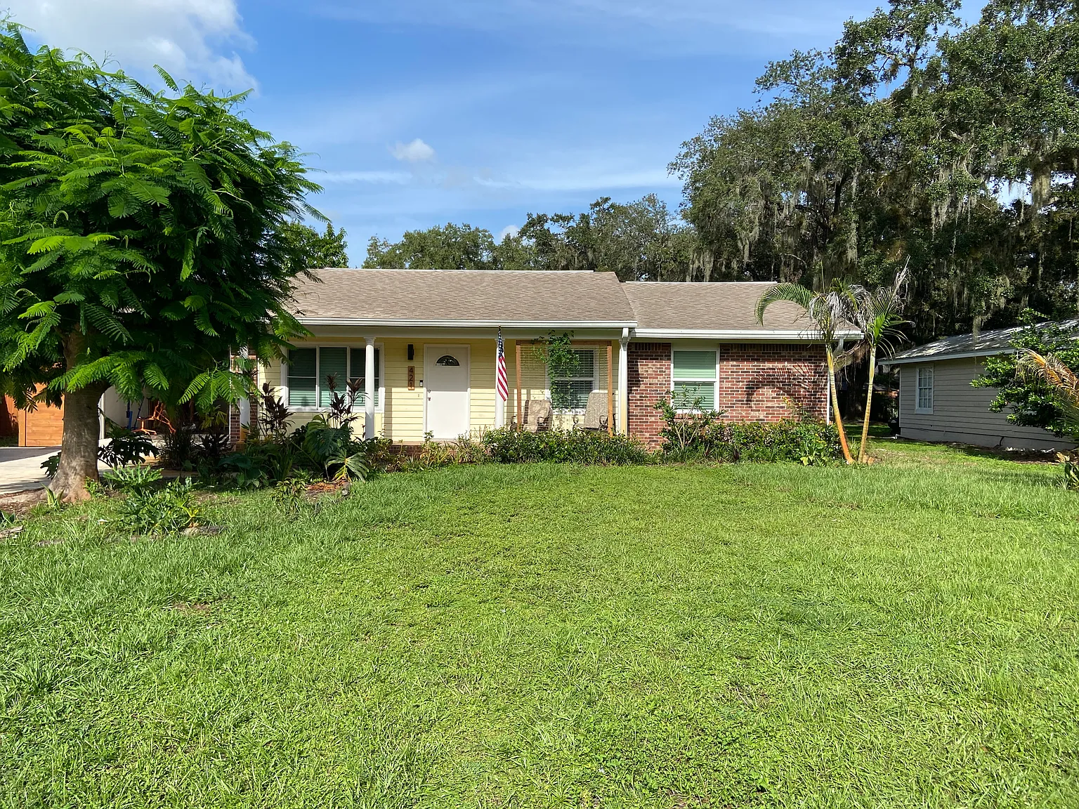 3 bed, 1100 sqft, $1,700 — Photo 2