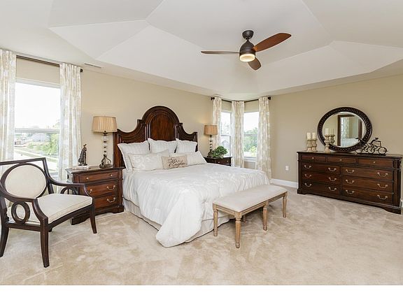 5th image of 202 Montrose Ct