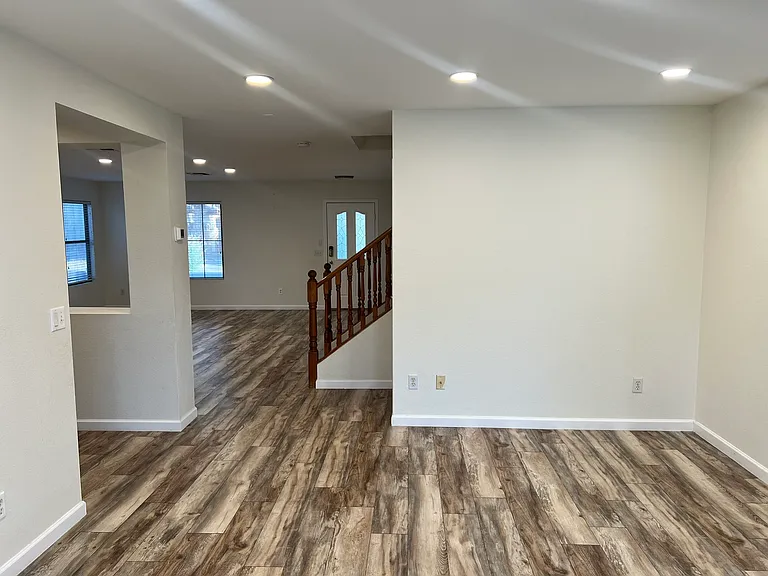 3728 E Liberty Ln — Photo 7