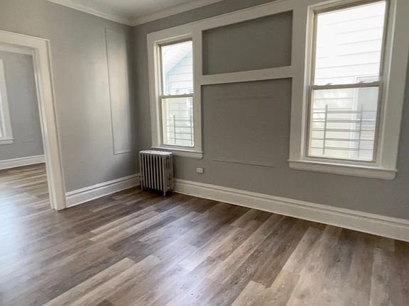 4th image of 216 Alexander St Floor 1