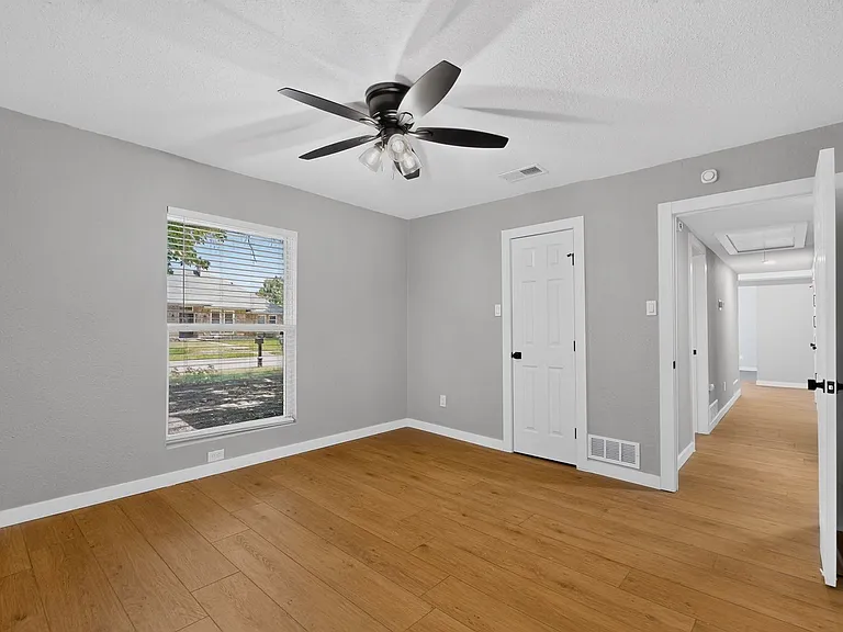 2308 Chamberlain Dr — Photo 33