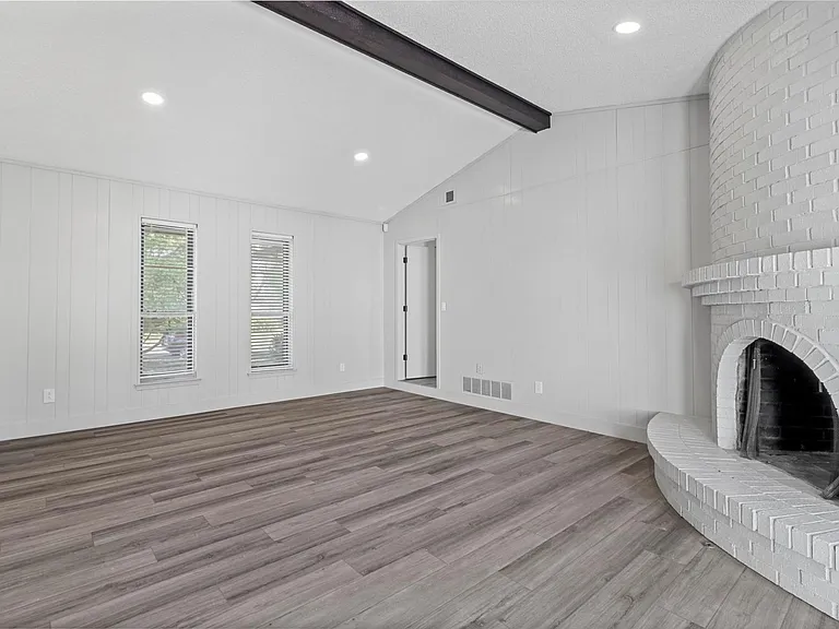 2404 Kentfield Ln — Photo 6