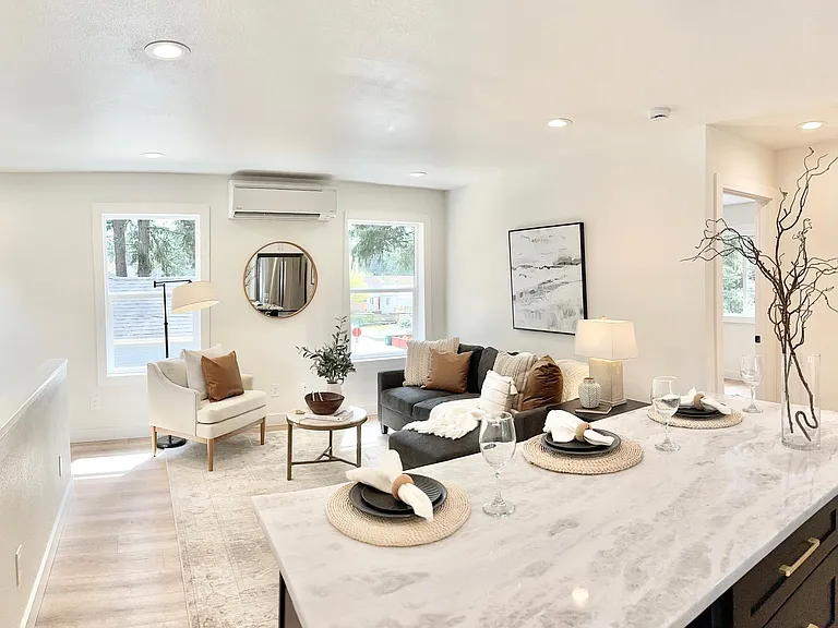 14210 Roslyn Pl N — Photo 1